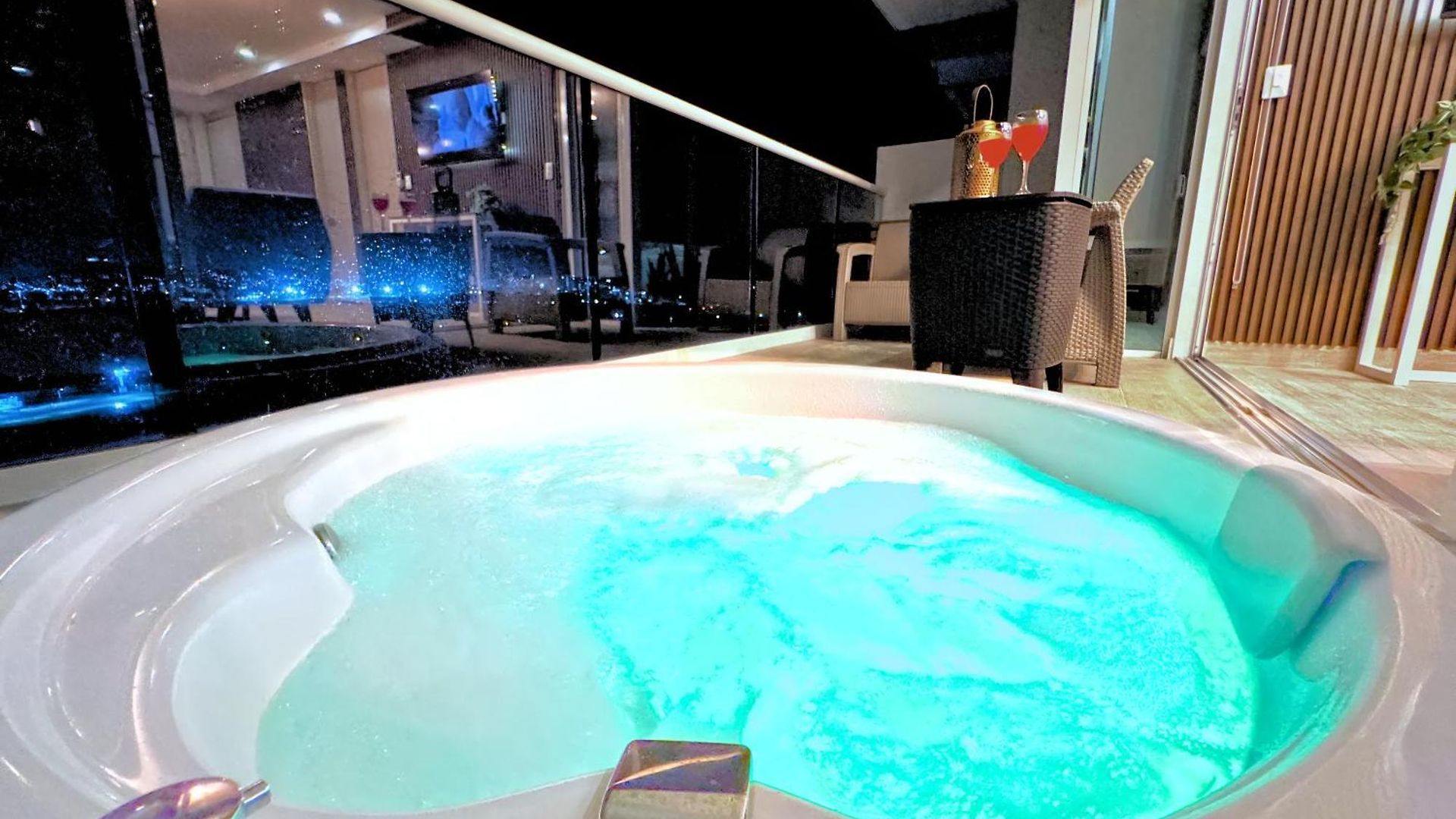 Dominique Luxury - 1 Bedroom - Private Jacuzzi - 13th Floor Cartagena
