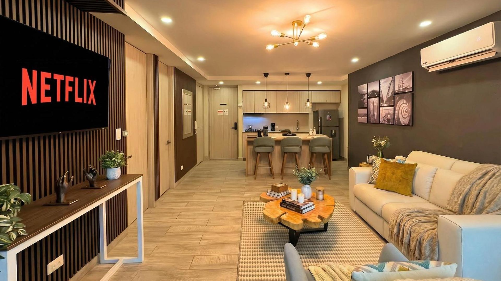 Dominique Luxury - 1 Bedroom - Private Jacuzzi - 13th Floor Apartment *