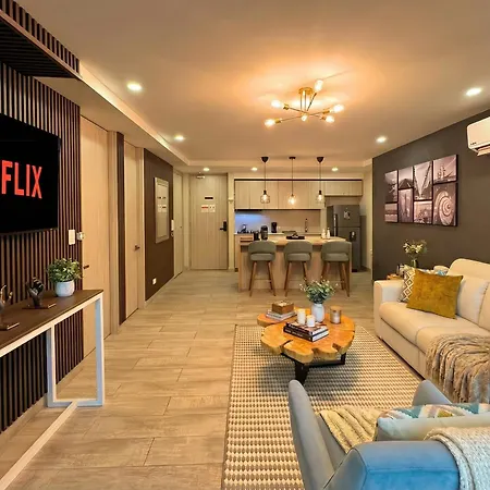 Dominique Luxury - 1 Bedroom - Private Jacuzzi - 13th Floor Apartment *